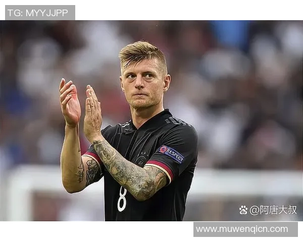 绿茵场传奇落幕见证足球球星荣耀退役瞬间 绿茵场传奇落幕见证足球球星荣耀退役瞬间