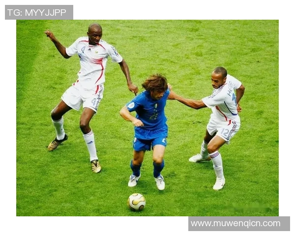 退役足球巨星的传奇人生与赛场之外的精彩故事 退役足球巨星的传奇人生与赛场之外的精彩故事