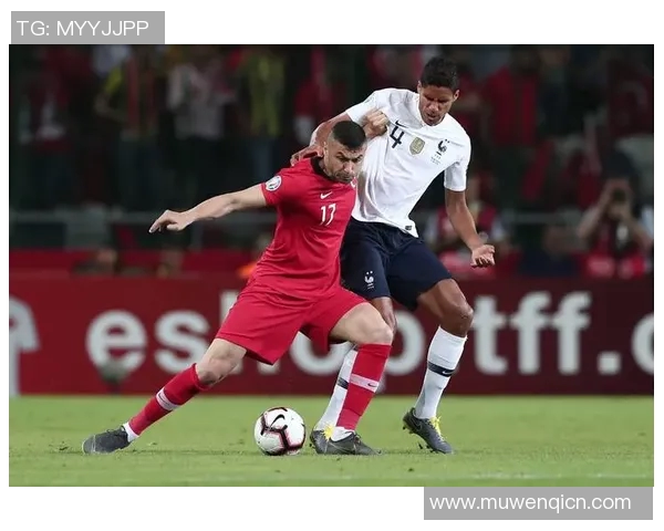 踢足球时充满亢奋激情的球星们如何激发赛场能量并带动全队士气